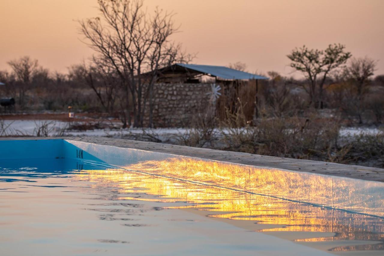 Etosha Trading Post Campsite Окаукуэджо Экстерьер фото